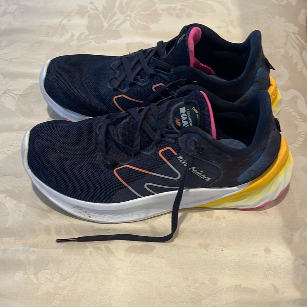 New balance sneakers. Navy blue. size 9 1/2